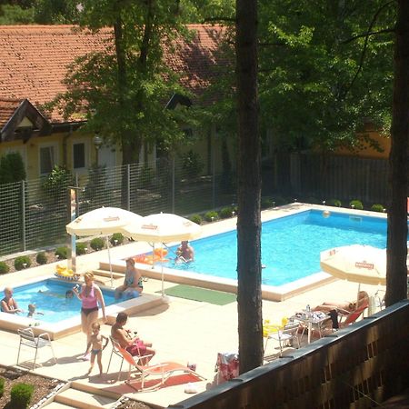 Hotel Korona Siofok Bagian luar foto