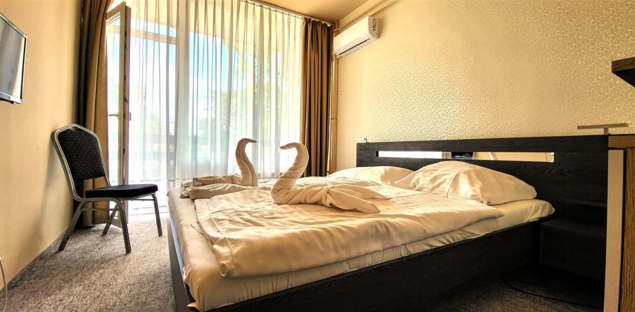 Hotel Korona Siofok Bagian luar foto