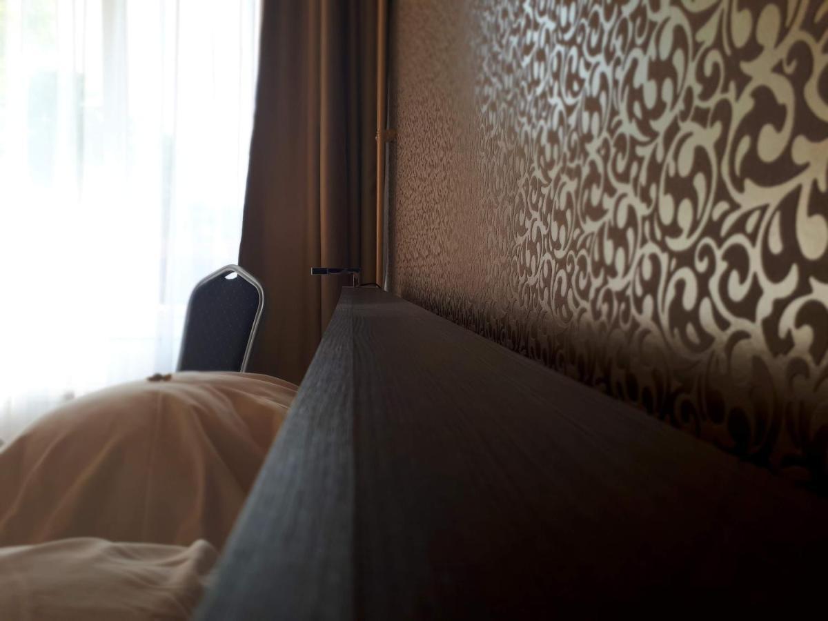 Hotel Korona Siofok Bagian luar foto