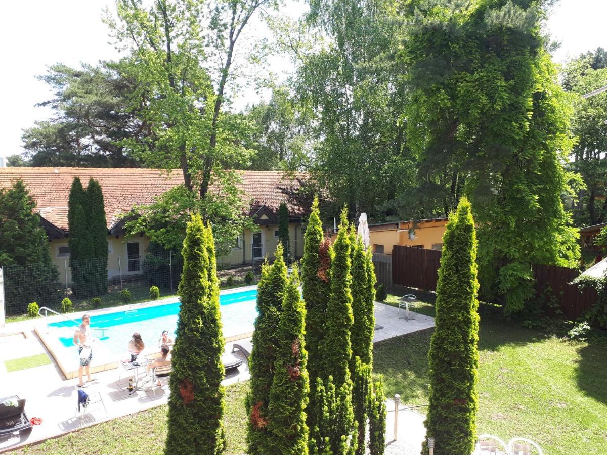 Hotel Korona Siofok Bagian luar foto