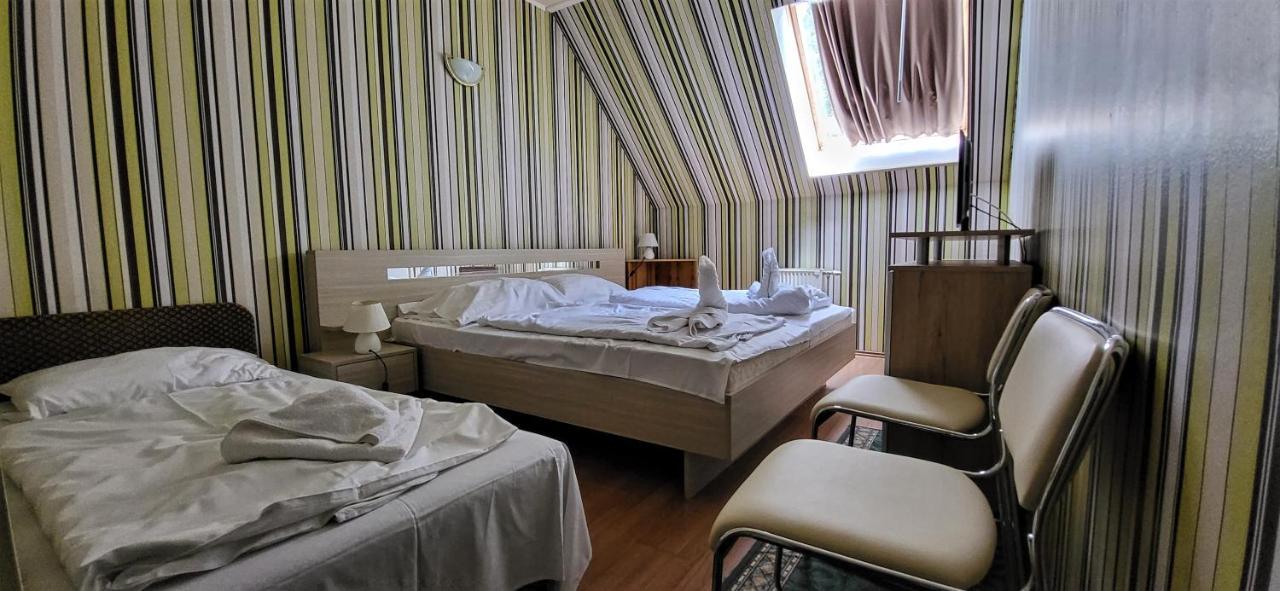 Hotel Korona Siofok Bagian luar foto