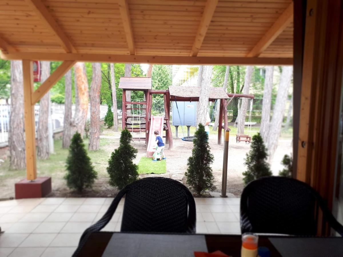 Hotel Korona Siofok Bagian luar foto
