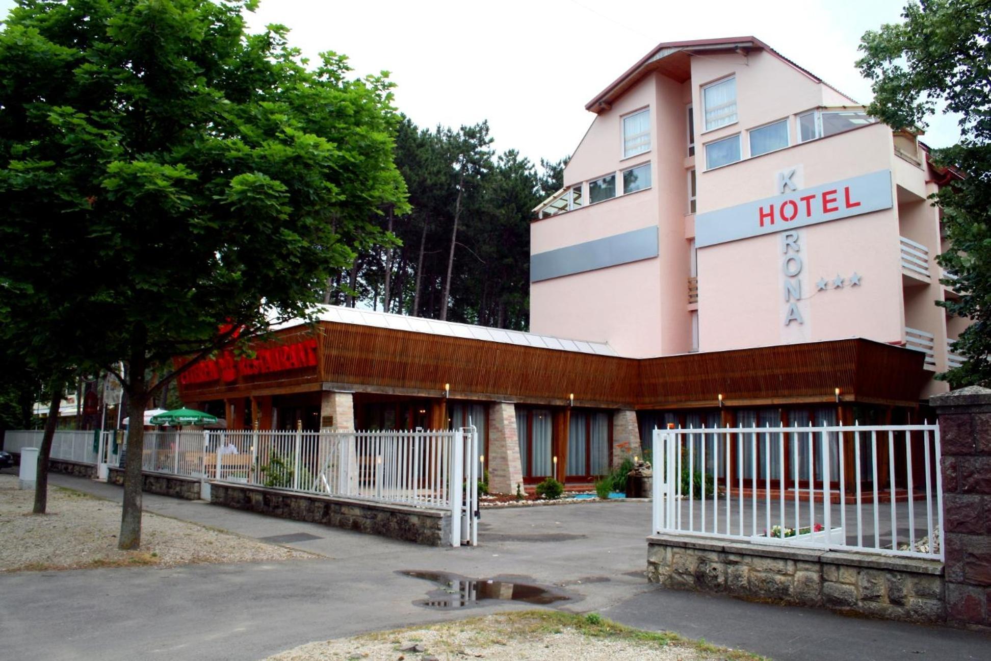Hotel Korona Siofok Bagian luar foto