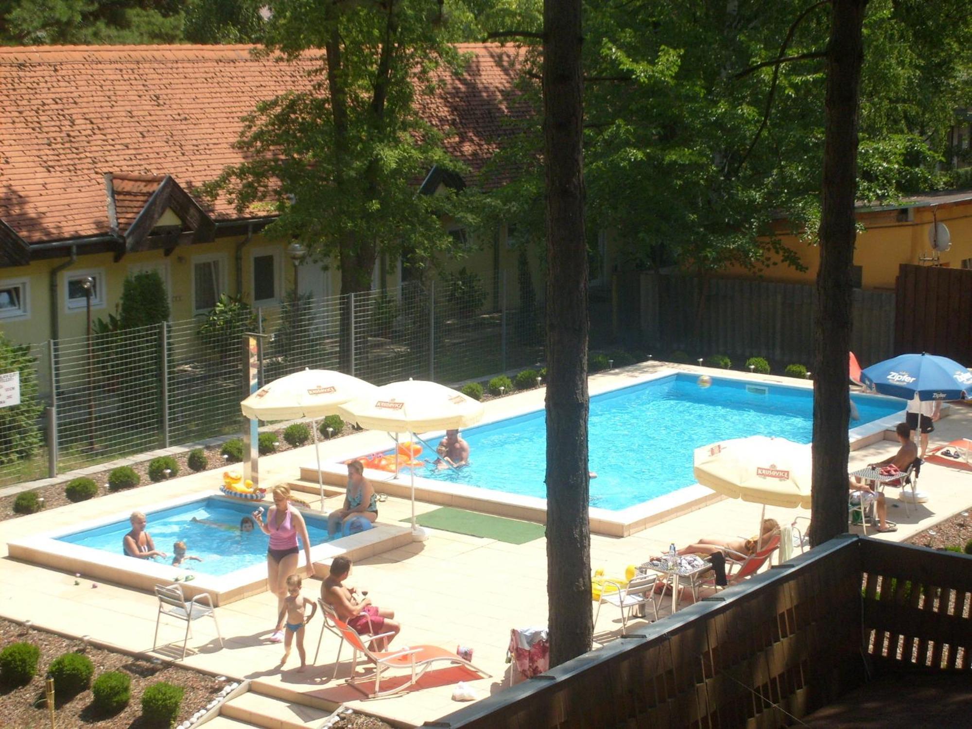 Hotel Korona Siofok Bagian luar foto