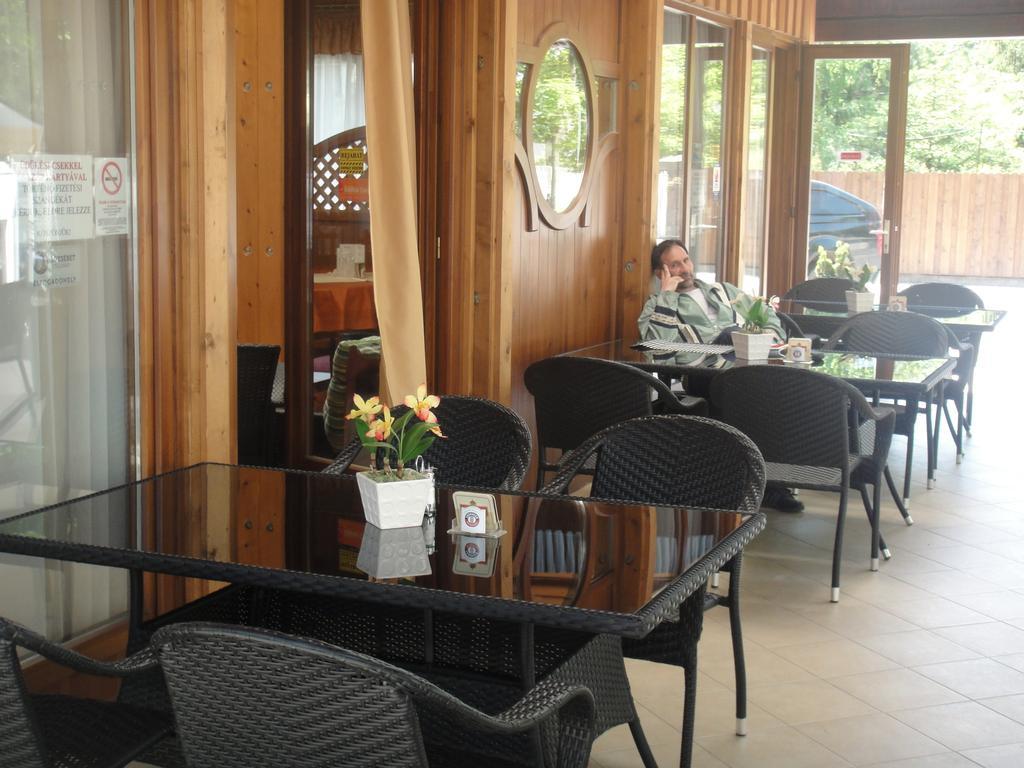 Hotel Korona Siofok Bagian luar foto