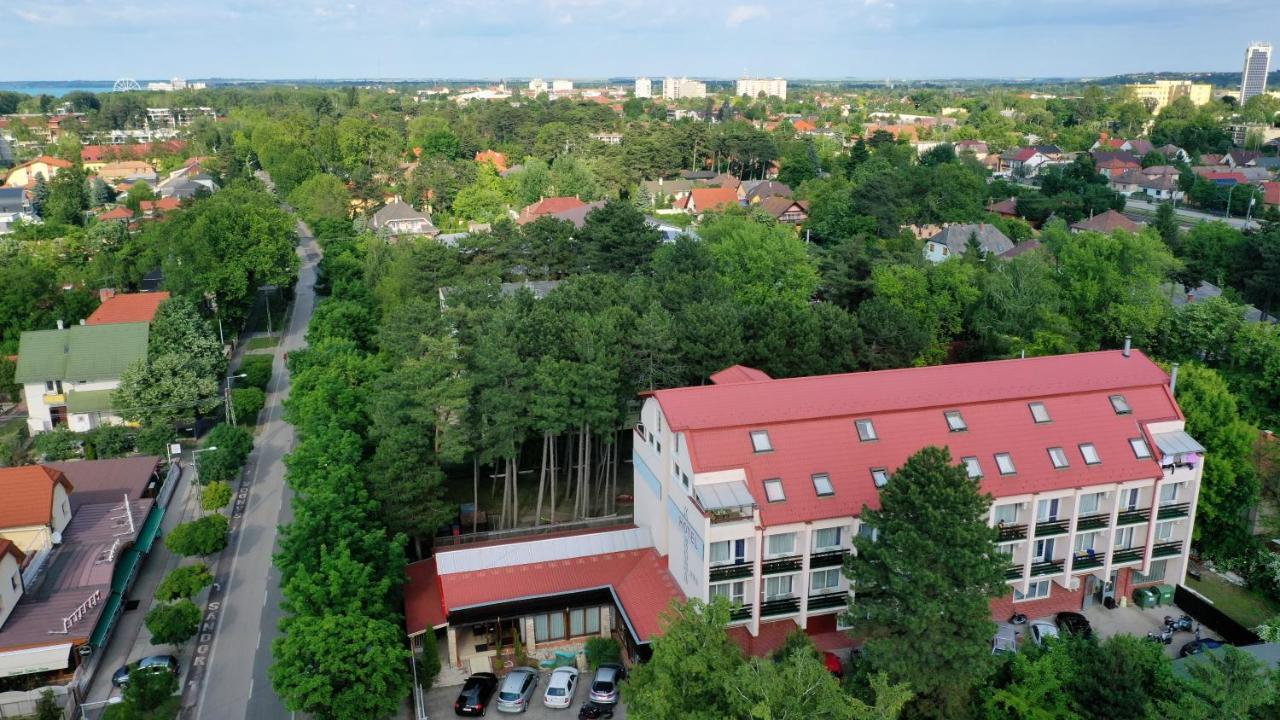 Hotel Korona Siofok Bagian luar foto