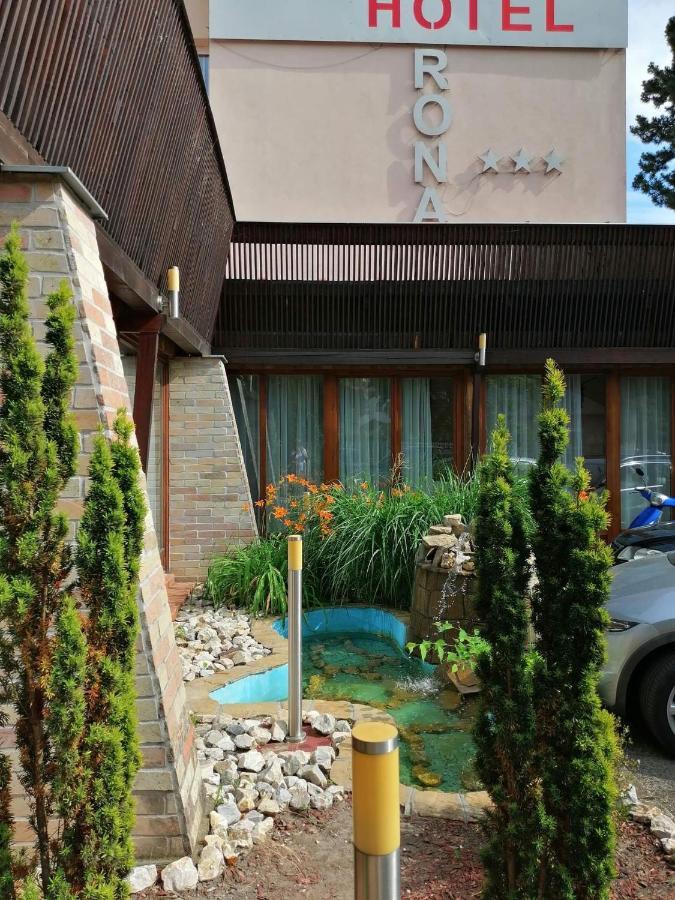 Hotel Korona Siofok Bagian luar foto