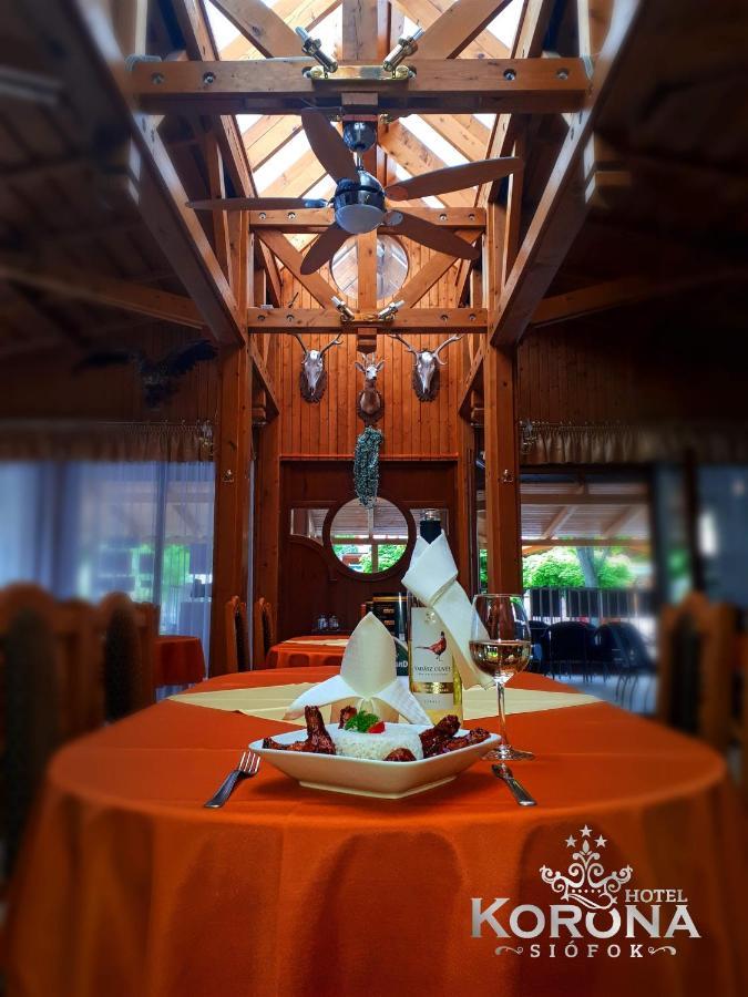 Hotel Korona Siofok Bagian luar foto