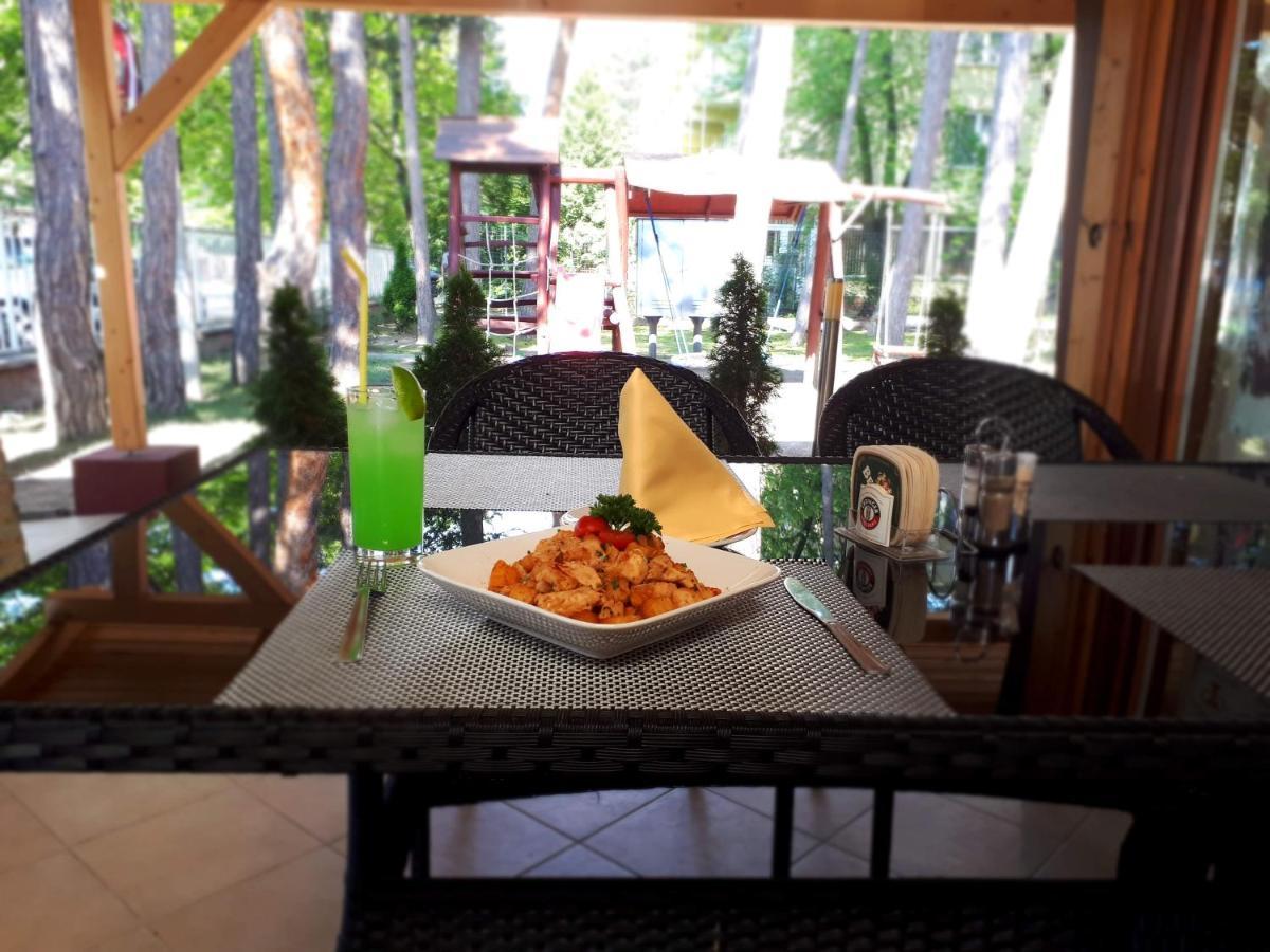 Hotel Korona Siofok Bagian luar foto