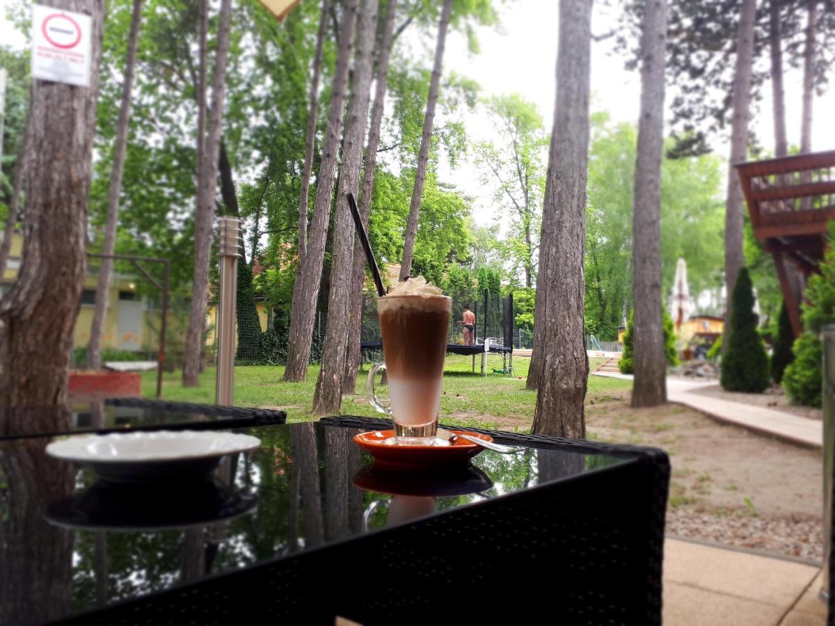 Hotel Korona Siofok Bagian luar foto